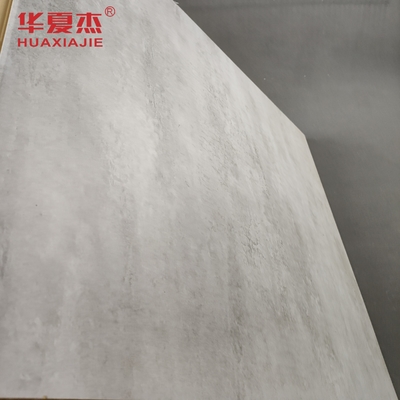 良い価格 内部の浴室 WPC の壁のクラッディング ポリ塩化ビニールの木の合成のクラッディング オンライン