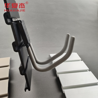 良い価格 灰色ポリ塩化ビニールの貯蔵の壁パネル 4 インチの SlatWall の木製のプラスチック合成物 オンライン