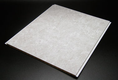 良い価格 高い光沢のあるの熱絶縁材ポリ塩化ビニールの壁のクラッディング 40cm の幅 オンライン