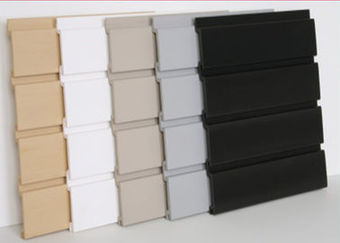 良い価格 17g / Cm洗濯できるポリ塩化ビニールSlatwallのパネル、ガレージのためのポリ塩化ビニールのスラット板表示 オンライン