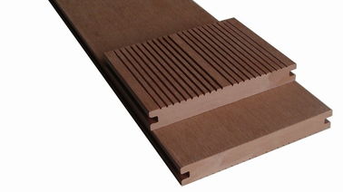 良い価格 固体屋外WPC合成のDeckingによって設計されるWPCのフロアーリングの板 オンライン