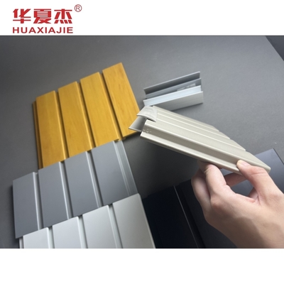 滑らかな表面ポリ塩化ビニールSlatwallのパネルのガレージのパネルの屋内装飾材料