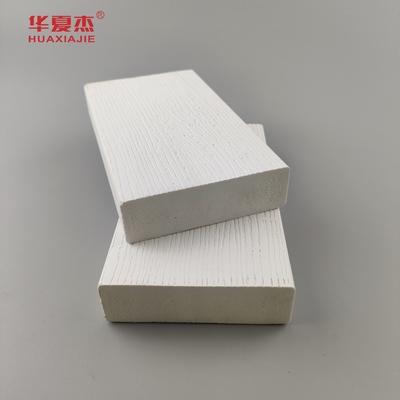 ホワイトビニール 5/4inx4inx12ft 環境に優しいPVCフーム鋳造住宅装飾用PVCプロファイル