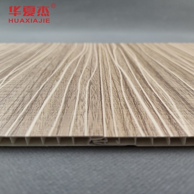 モダンなデザイン 層状PVC壁パネル 250x5mm 木の粒のPVCパネル リビングルームの装飾用