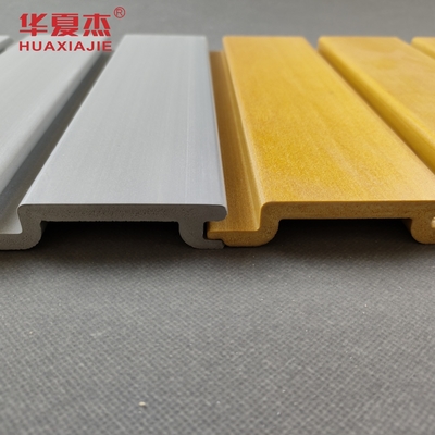 300mm × 17mm PVC スラットウォールパネル パーソナライズされた長さと優れた衝撃耐性