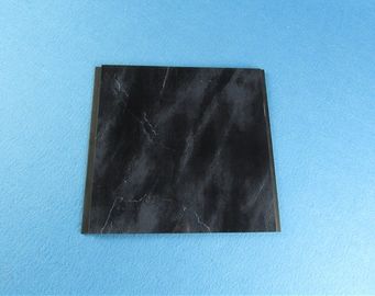 良い価格 ポリ塩化ビニールの壁パネル熱い押すポリ塩化ビニールの黒の壁のタイルを押す熱 オンライン