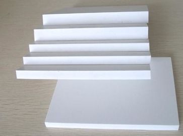 良い価格 5mm - 35mm Hygeianポリ塩化ビニールの泡板注文の白い泡ポリ塩化ビニール シートの防水 オンライン