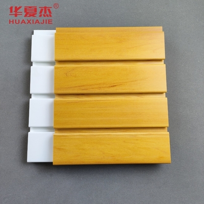 良い価格 薄板にされた/木製の穀物ポリ塩化ビニールSlatwallは耐火性の多色にパネルをはめる オンライン