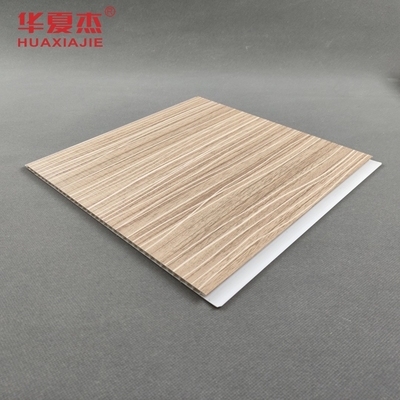 良い価格 モダンなデザイン 層状PVC壁パネル 250x5mm 木の粒のPVCパネル リビングルームの装飾用 オンライン