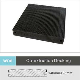良い価格 ポリ塩化ビニール台地の共押出しプラスチック Decking は溝との防水に乗ります オンライン